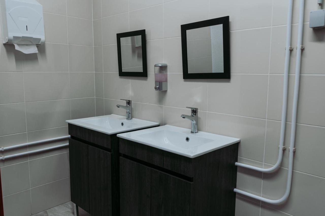 بيت شباب Middle Point Sardoal المظهر الخارجي الصورة