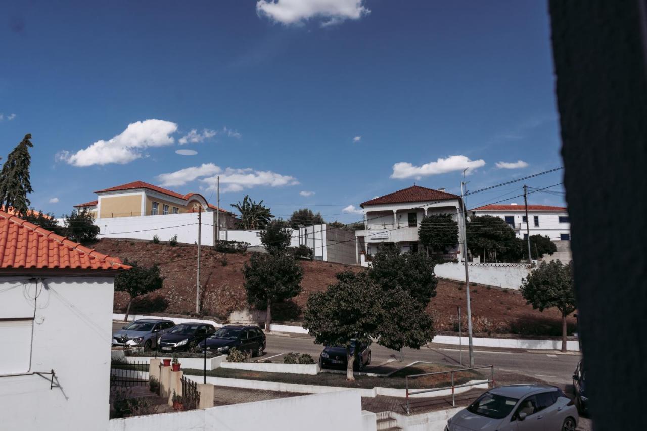 بيت شباب Middle Point Sardoal المظهر الخارجي الصورة
