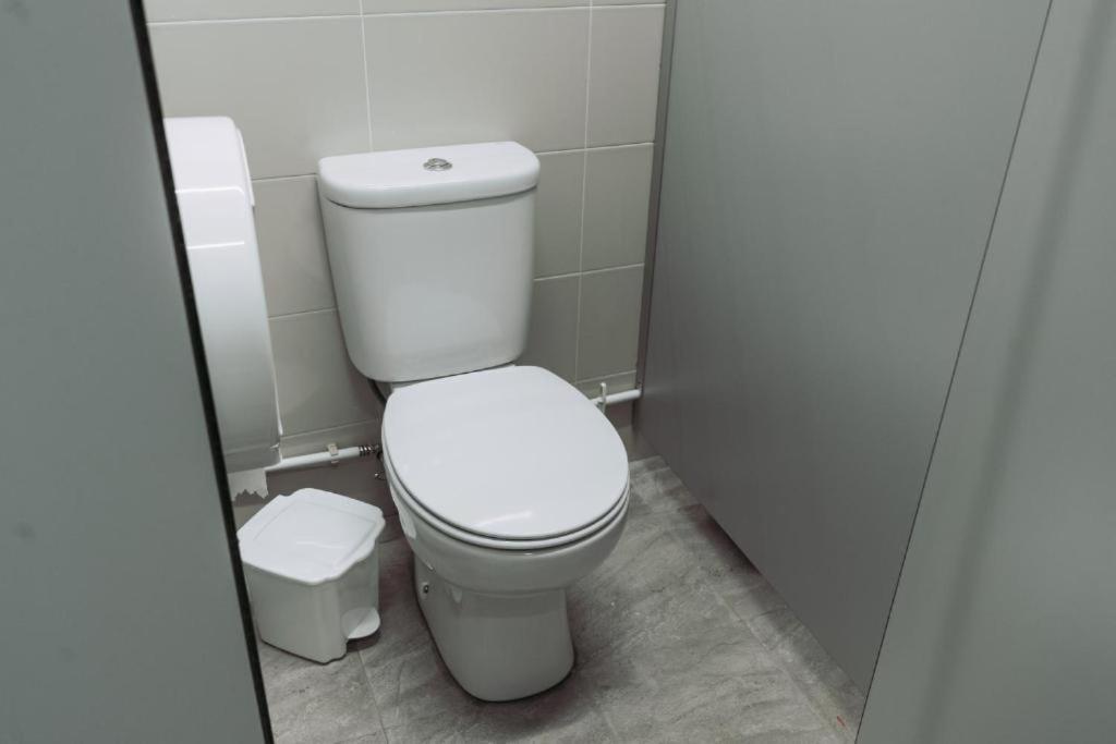 بيت شباب Middle Point Sardoal المظهر الخارجي الصورة