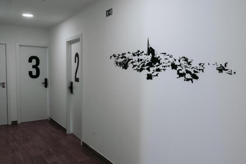 بيت شباب Middle Point Sardoal المظهر الخارجي الصورة